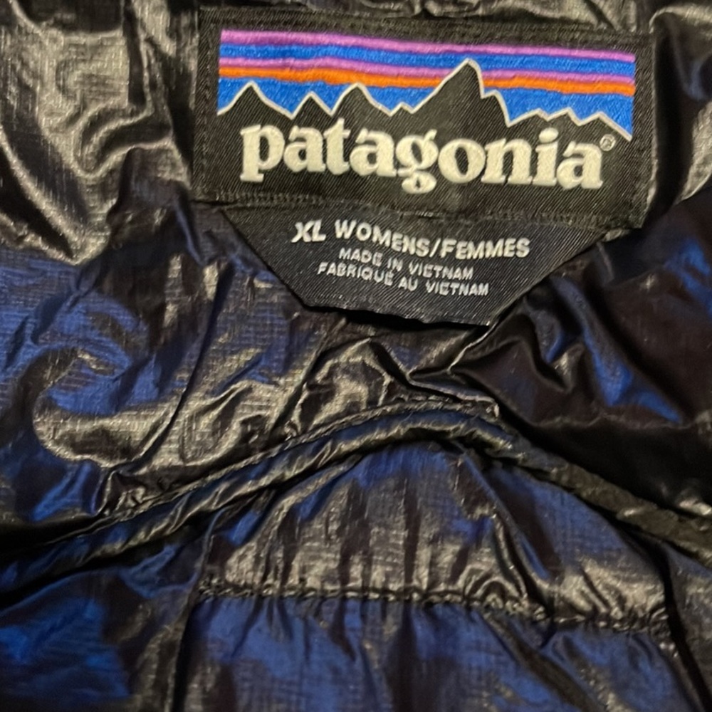 Women’s extra-large black Patagonia pack and go jacket EUC
